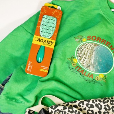 Petite brosse démêlante Agamy vert menthe emballé orange,idéale pour les retouches, le voyage et les cheveux fins